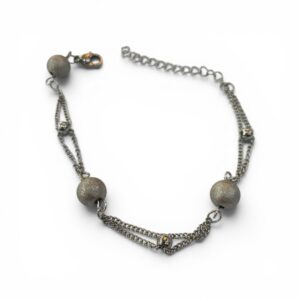PULSERA FINA CON DOS BOLITAS FACETADAS