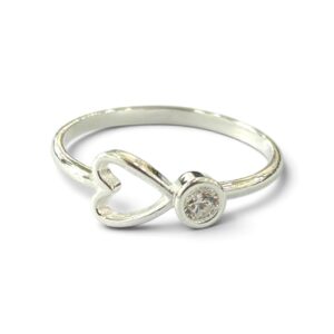 ANILLO CORAZON Y PIEDRITA BLANCA